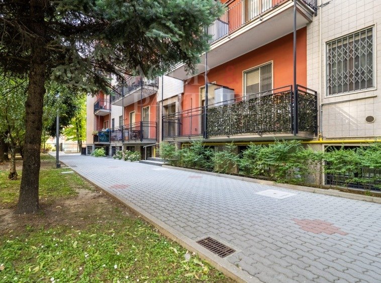 Investimento Milano Brenta-cortile-condominiale