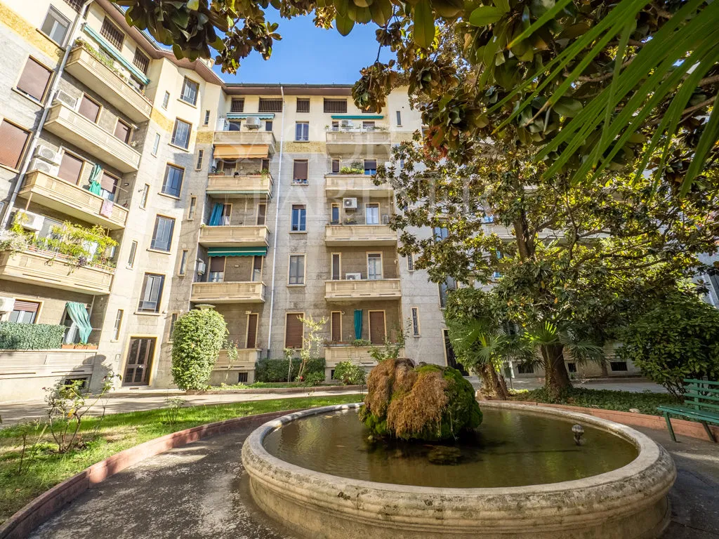 Trilocale Milano Piazza Piola 5 - fontana condominio