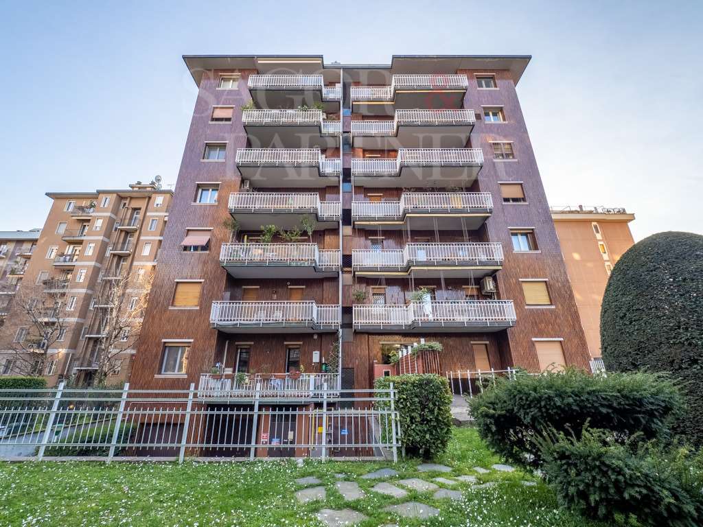 Quadrilocale Milano Via Arzaga - Palazzo
