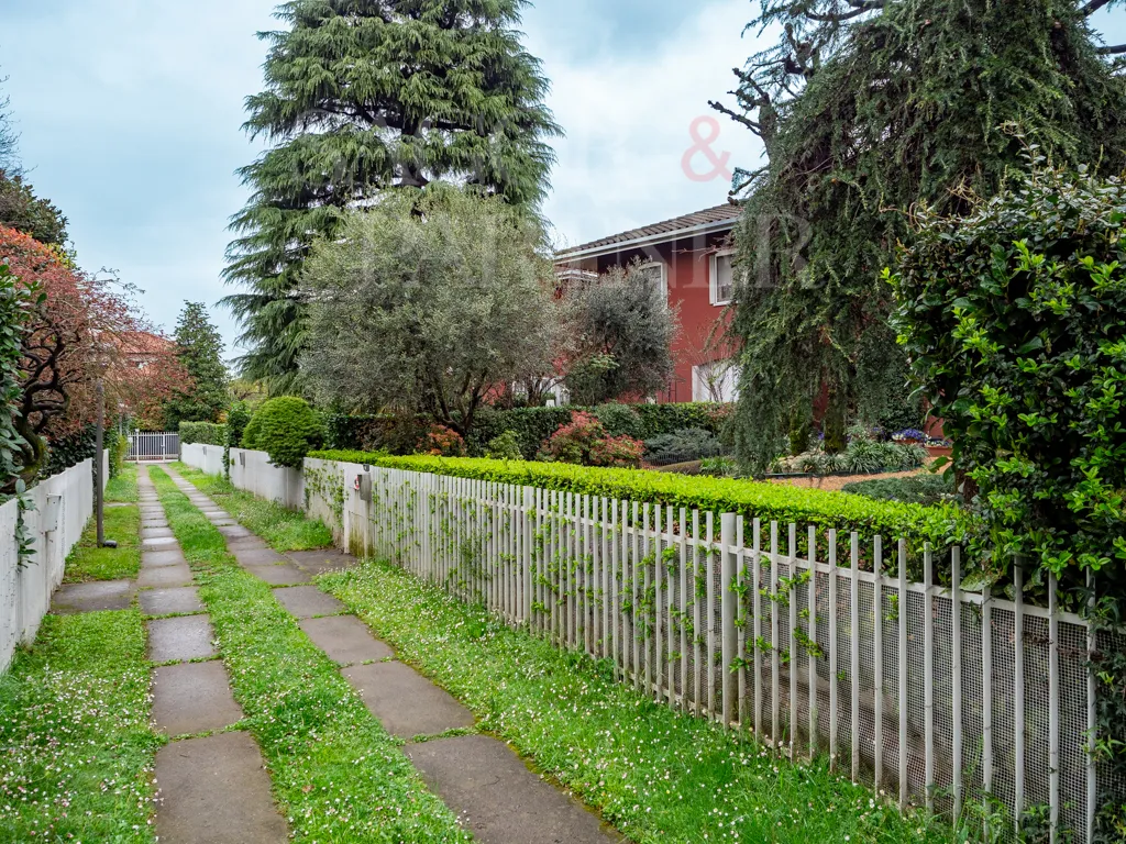 Villa-con-giardino-Rho-Fiera-Milano-Vialetto