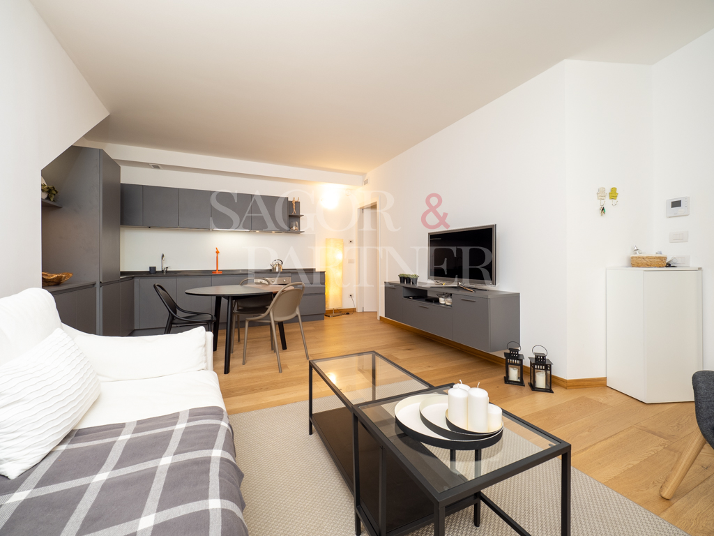 Trilocale In locazione Milano Via Costanza 38 - living Arredato