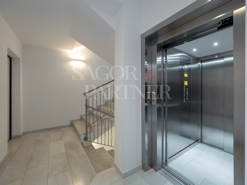 Trilocale In locazione Milano Via Costanza 38 - ingresso