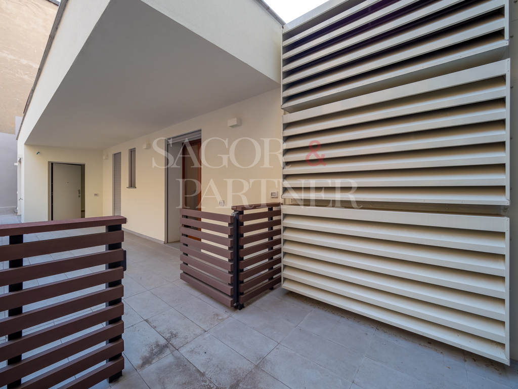 Trilocale In locazione Milano Via Costanza 38 - ingresso